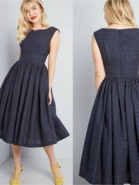Modcloth Fabulous Fit And Flare Navy
Embroidered Dress EUC size 14